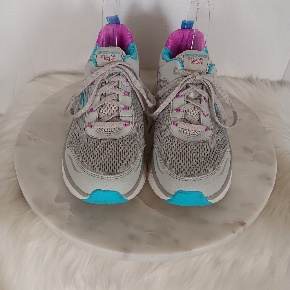 Skechers D’Lux Walker Women’s Size 9 SneakersvAthletic Shoes Gray